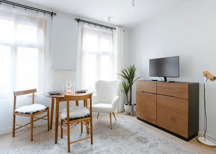 Historic At Center Apartment